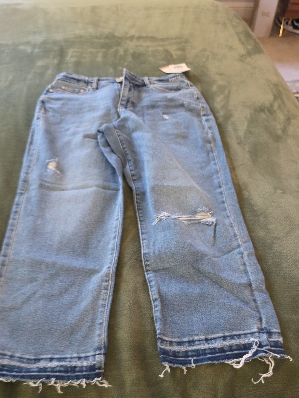 Wonderly Light Blue Distressed Ankle Crop Jeans
